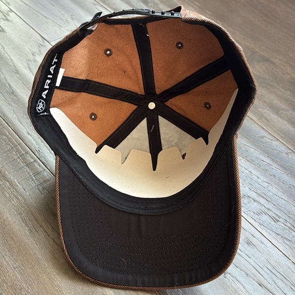 Ariat Snap back cap, embroidered American Flag & logo,camo print, 6 vent panel - Picture 9 of 11